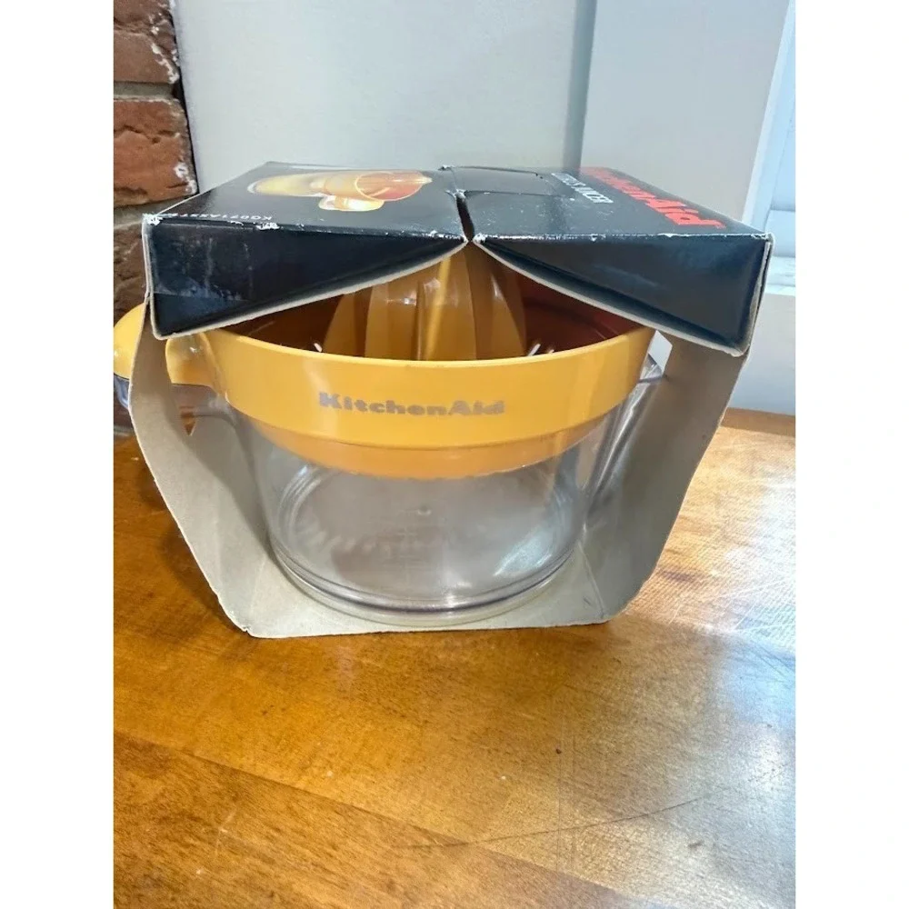 NOS KitchenAid Citrus Juicer,Clear Measuring Cup,Yellow Top 18oz Dishwasher Safe